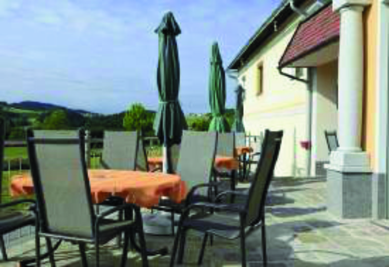 GASTGARTEN – 60 Personen – Bild links Seite 10